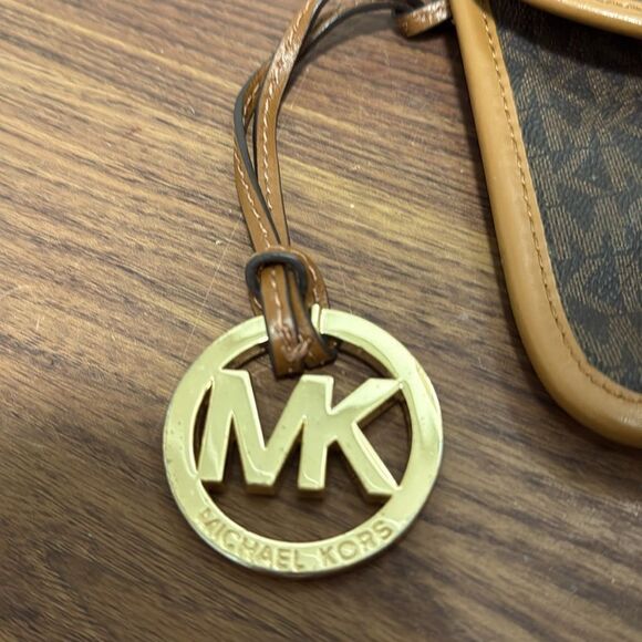 NWOT Mchael Kors Coated Logo Canvas  with Leather Trim Clutch/Wristlet. - Picture 4 of 4